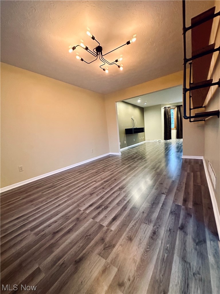 5510 Gilbert Avenue Cleveland, OH 44129 - Photo 5 of 23