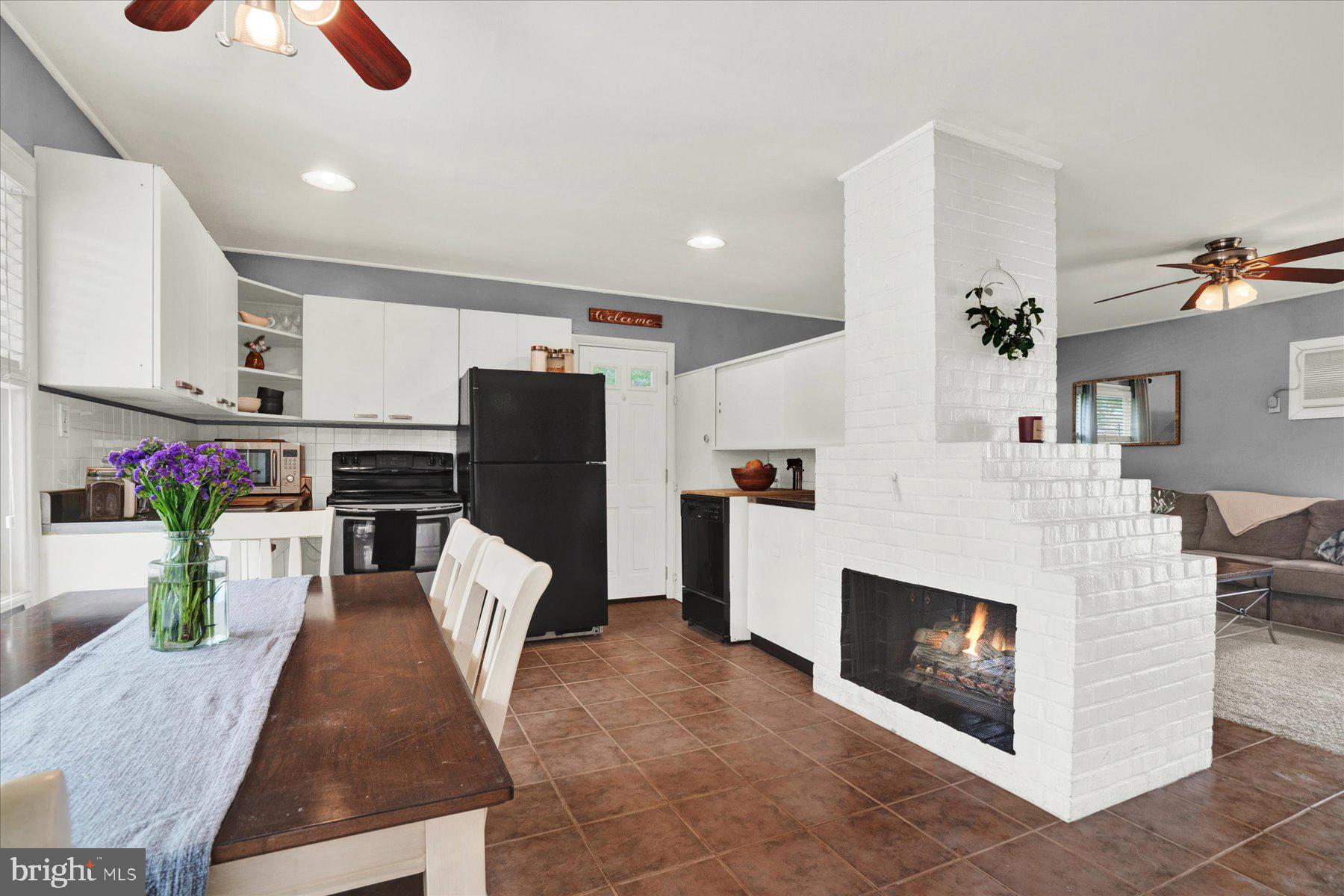 38 Gun Road Levittown, PA 19057 - Photo 3 of 23