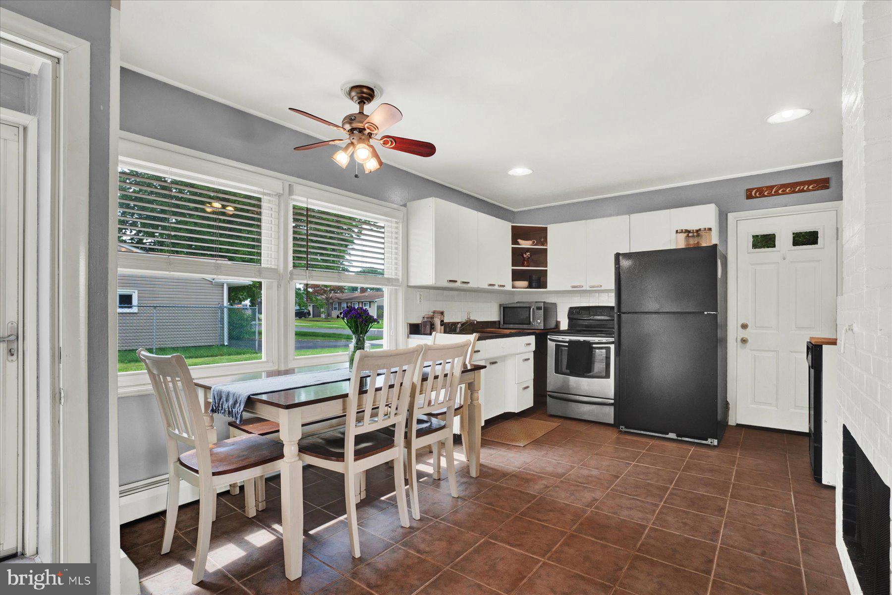 38 Gun Road Levittown, PA 19057 - Photo 4 of 23
