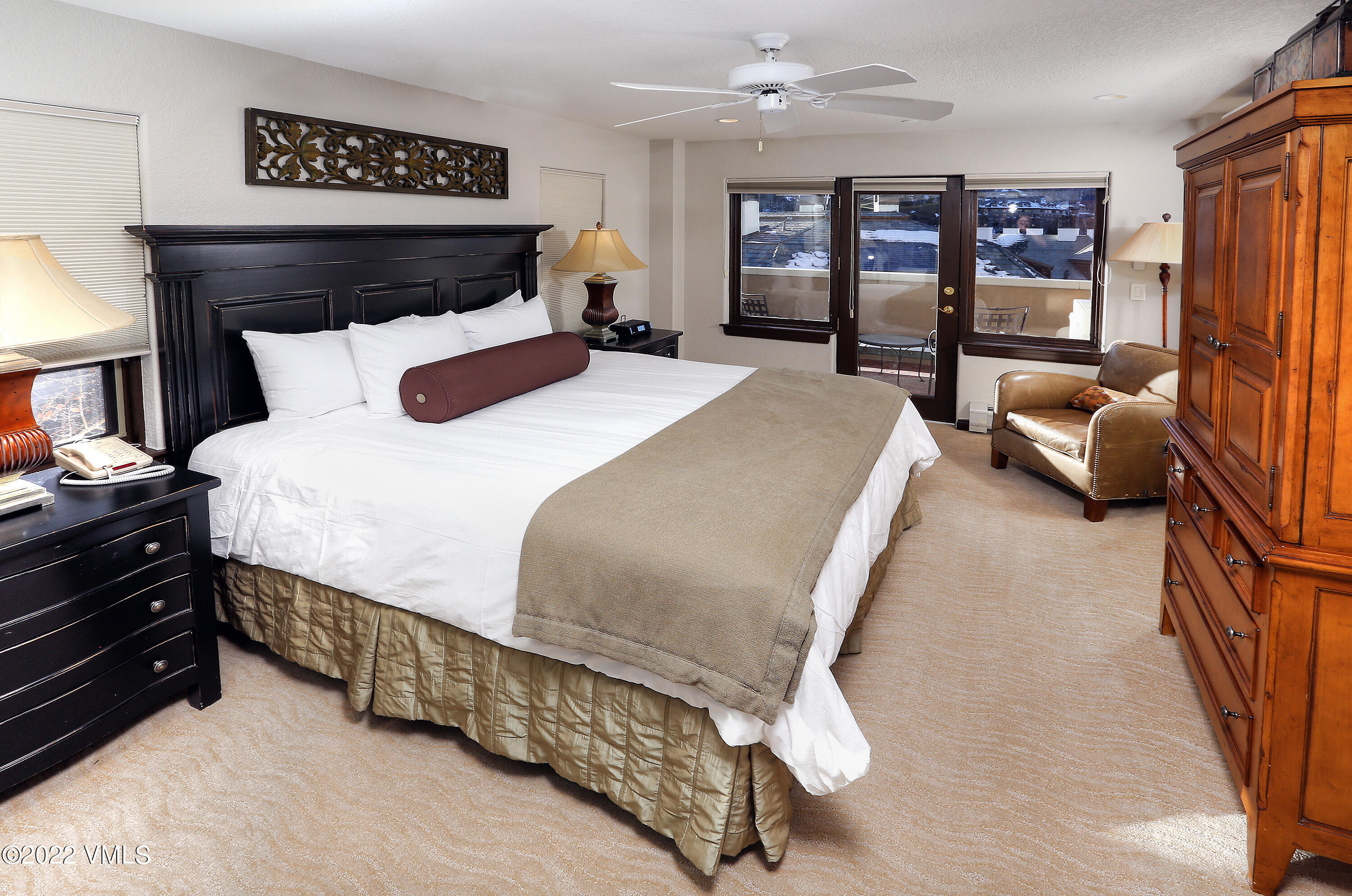 210 Offerson Road, Unit R20847 Beaver Creek, CO 81620 - Photo 10 of 11 a bedroom with a bed and a large window