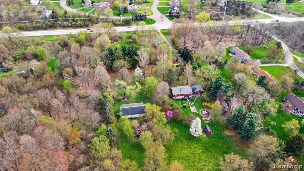 7107 East Highland Road Howell, MI 48855 - Photo 5 of 17
