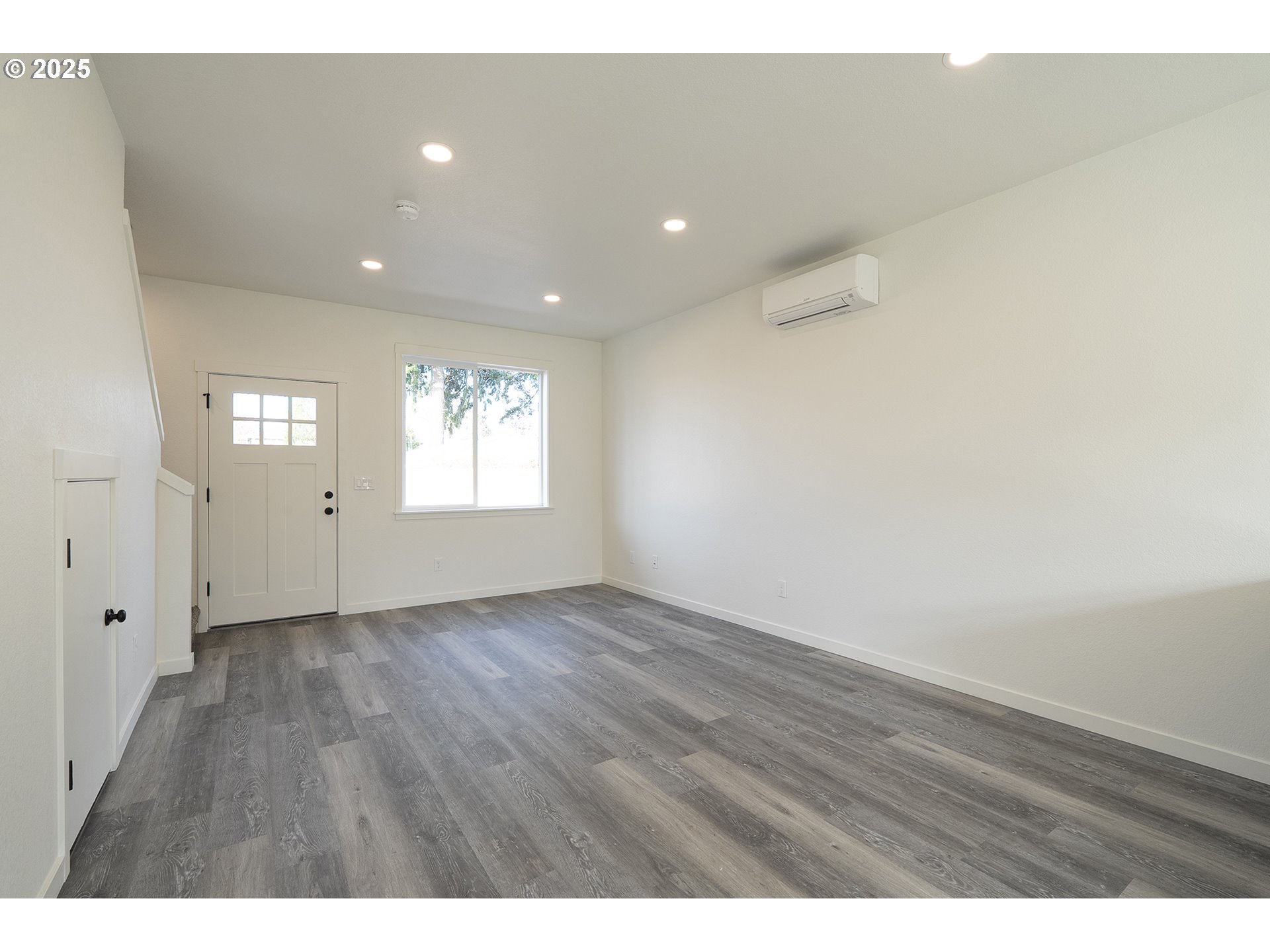14718 Southeast Powell Boulevard Portland, OR 97236 - Photo 4 of 15 a view of an empty room and window