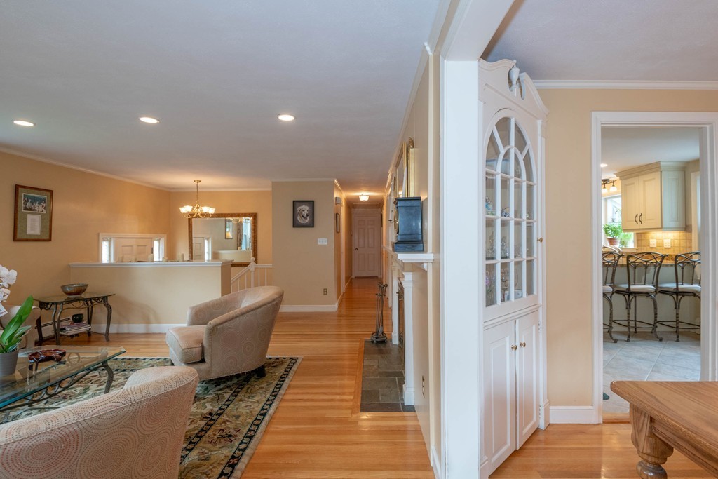24 Hawthorn Road Marblehead, MA 01945 - Photo 17 of 30 a living room with furniture