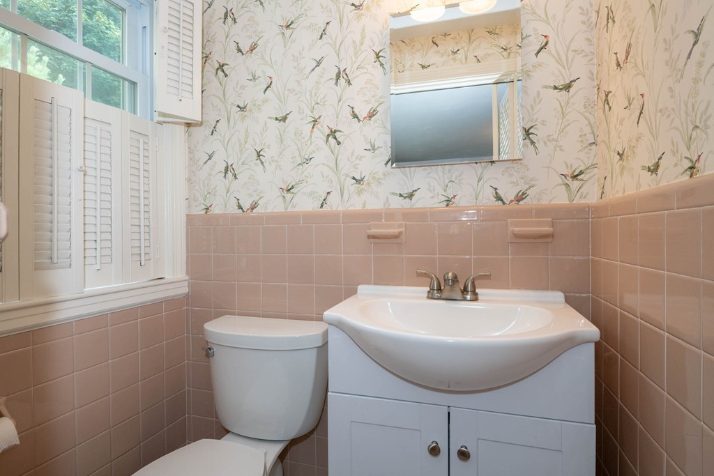 24 Hawthorn Road Marblehead, MA 01945 - Photo 22 of 30 a bathroom with a toilet sink and mirror