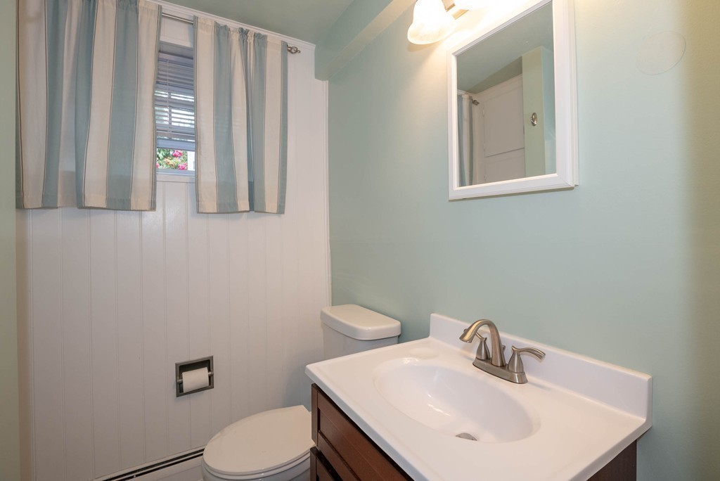24 Hawthorn Road Marblehead, MA 01945 - Photo 29 of 30 a bathroom with a toilet a sink and mirror