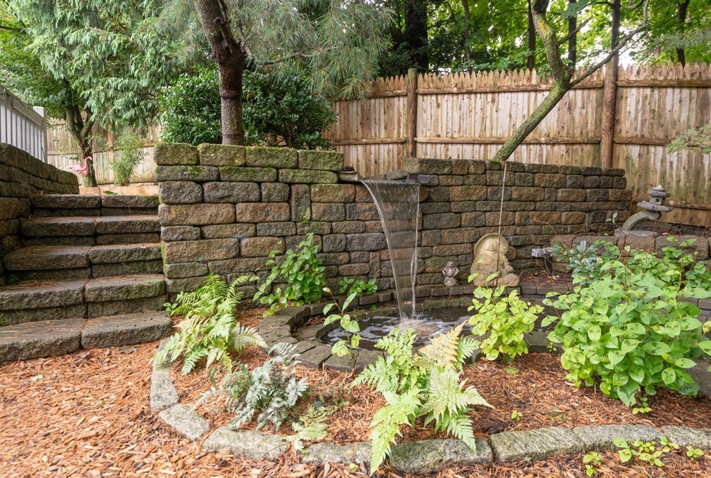 24 Hawthorn Road Marblehead, MA 01945 - Photo 6 of 30 a backyard of a house with lots of green space
