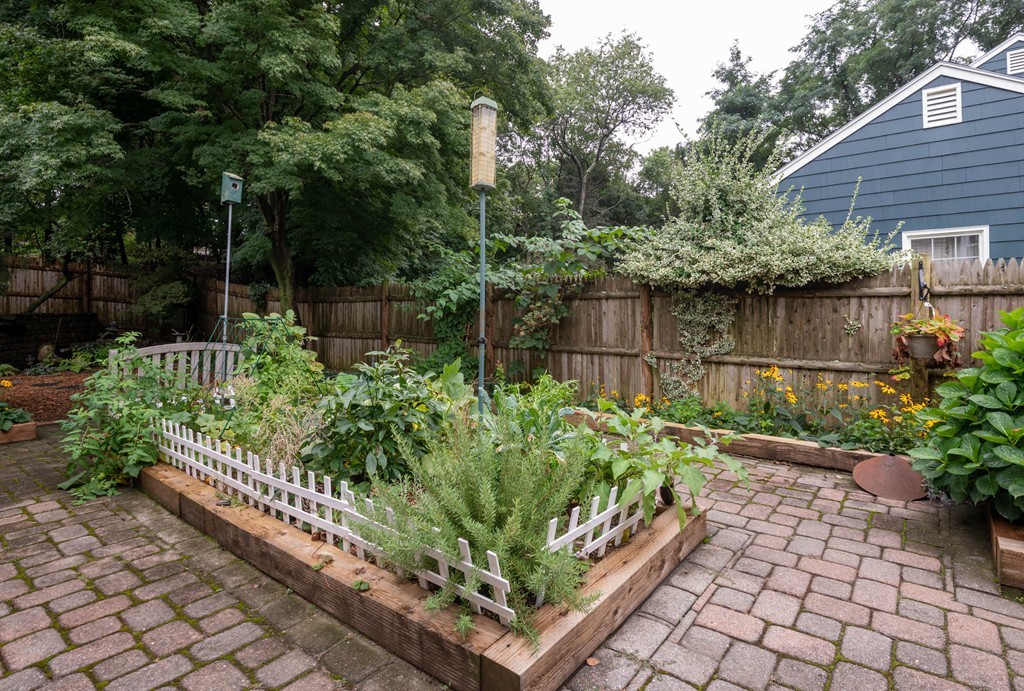 24 Hawthorn Road Marblehead, MA 01945 - Photo 8 of 30 a garden with flowers in front of it