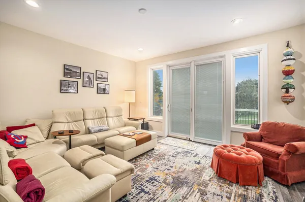 $817,900 | 805 West Loomis Street, Ludington, MI 49431