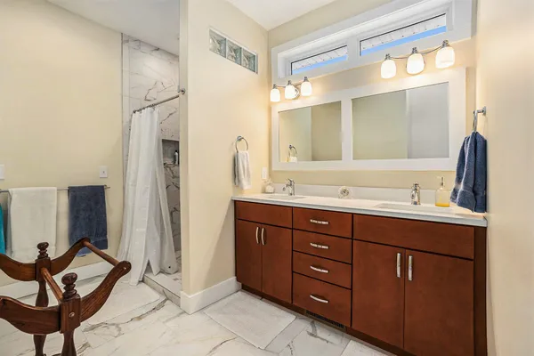 $817,900 | 805 West Loomis Street, Ludington, MI 49431