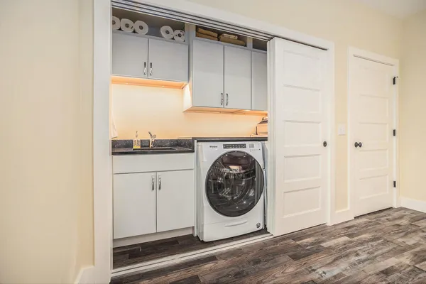 $817,900 | 805 West Loomis Street, Ludington, MI 49431