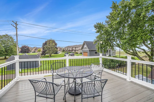 $827,900 | 805 West Loomis Street, Ludington, MI 49431