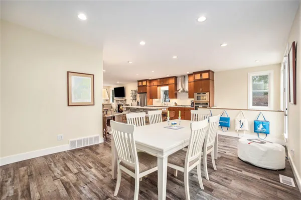 $817,900 | 805 West Loomis Street, Ludington, MI 49431