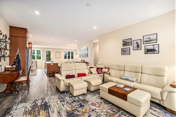 $817,900 | 805 West Loomis Street, Ludington, MI 49431