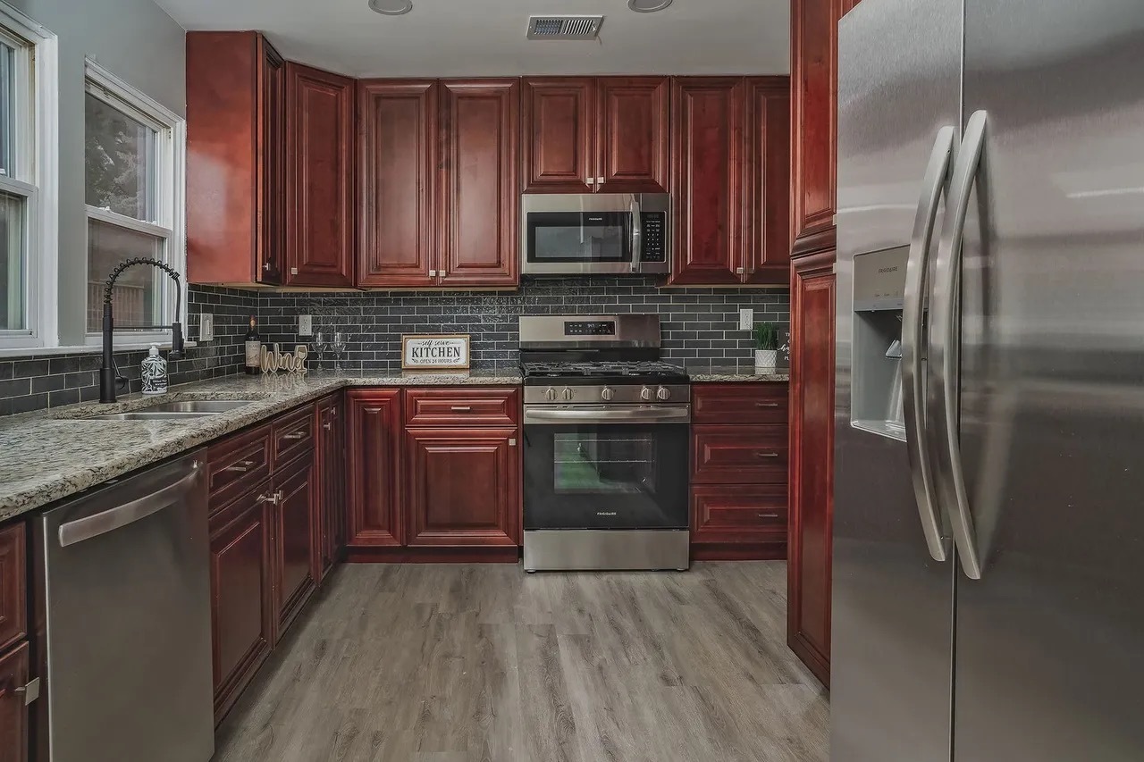 110 Hunters Path Lake In The Hills, IL 60156 - Photo 7 of 21