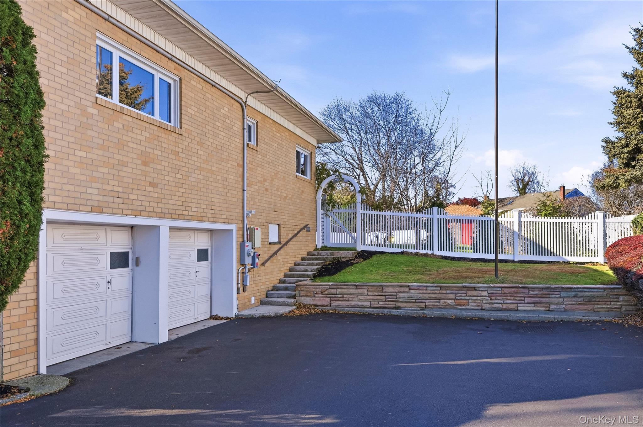 10 Hewitt Drive Northport, NY 11768 - Photo 16 of 48