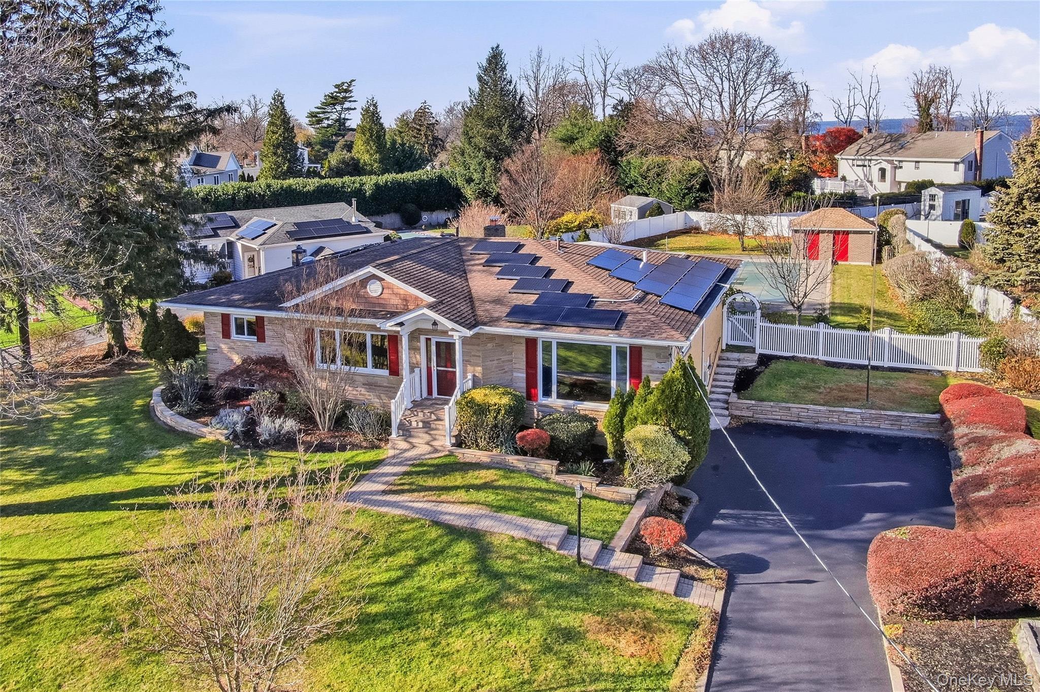 10 Hewitt Drive Northport, NY 11768 - Photo 26 of 48