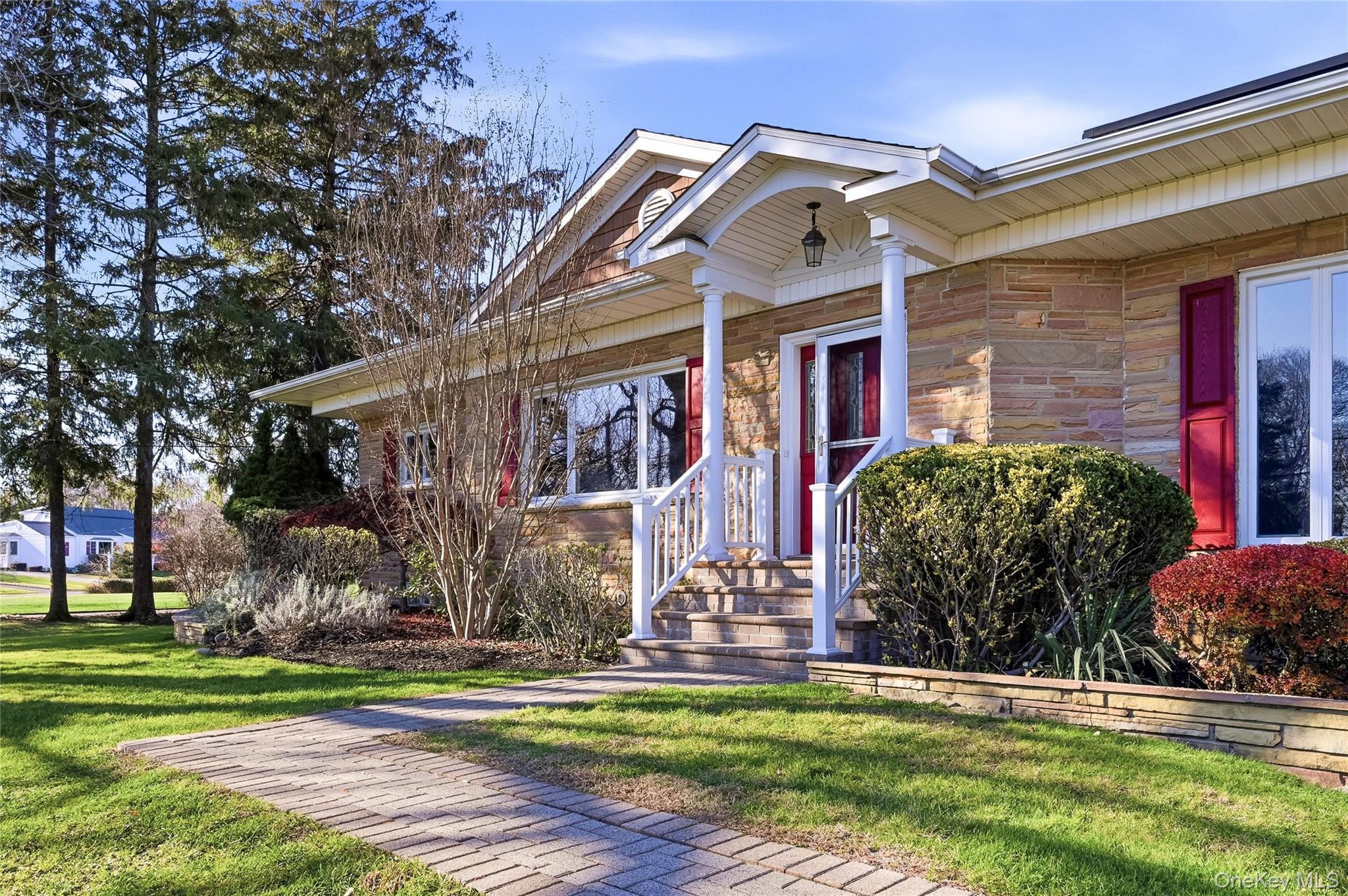 10 Hewitt Drive Northport, NY 11768 - Photo 3 of 48