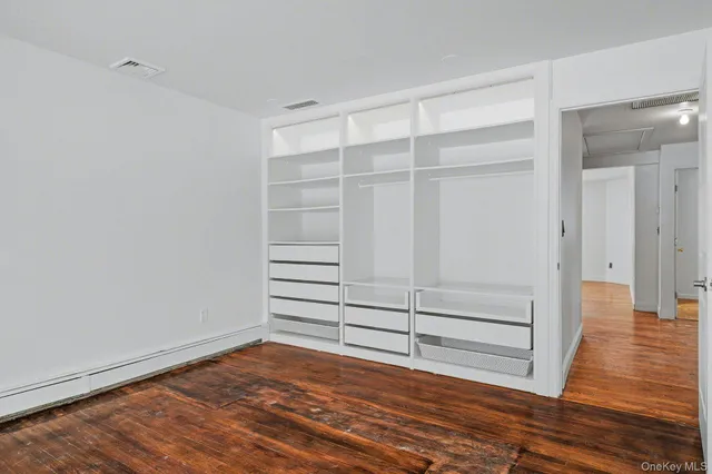 $1,200,000 | 10 Hewitt Drive, Northport, NY 11768