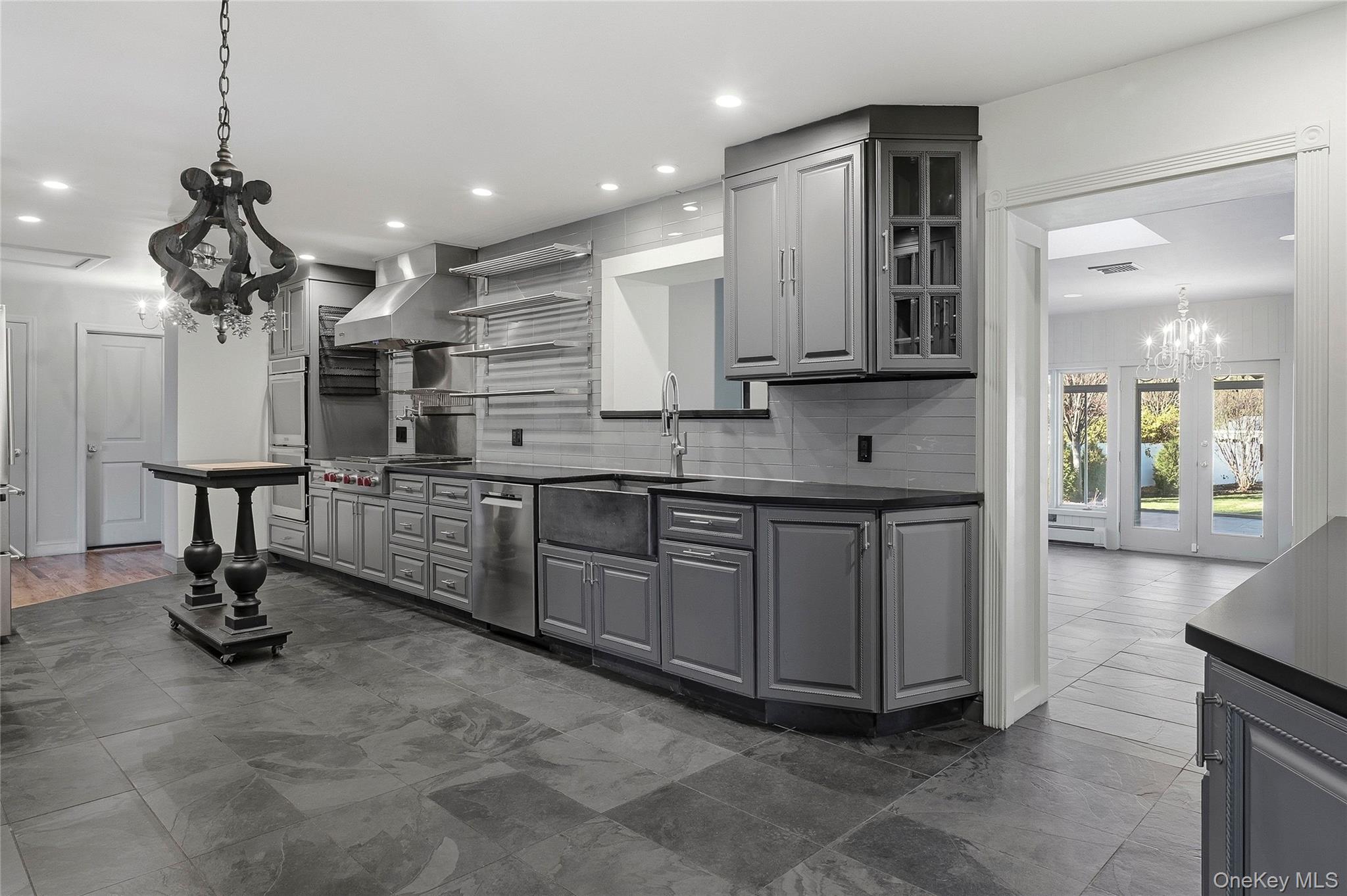 10 Hewitt Drive Northport, NY 11768 - Photo 5 of 48