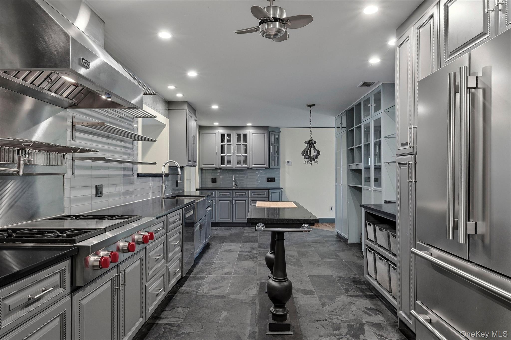 10 Hewitt Drive Northport, NY 11768 - Photo 7 of 48