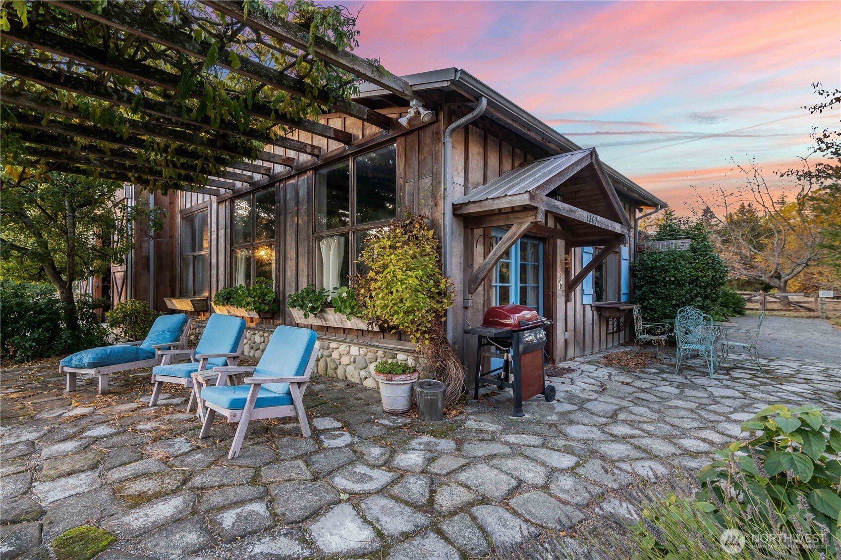4205 Southwest Point Robinson Road Vashon, WA 98070 - Photo 31 of 40 Gallery Image 31