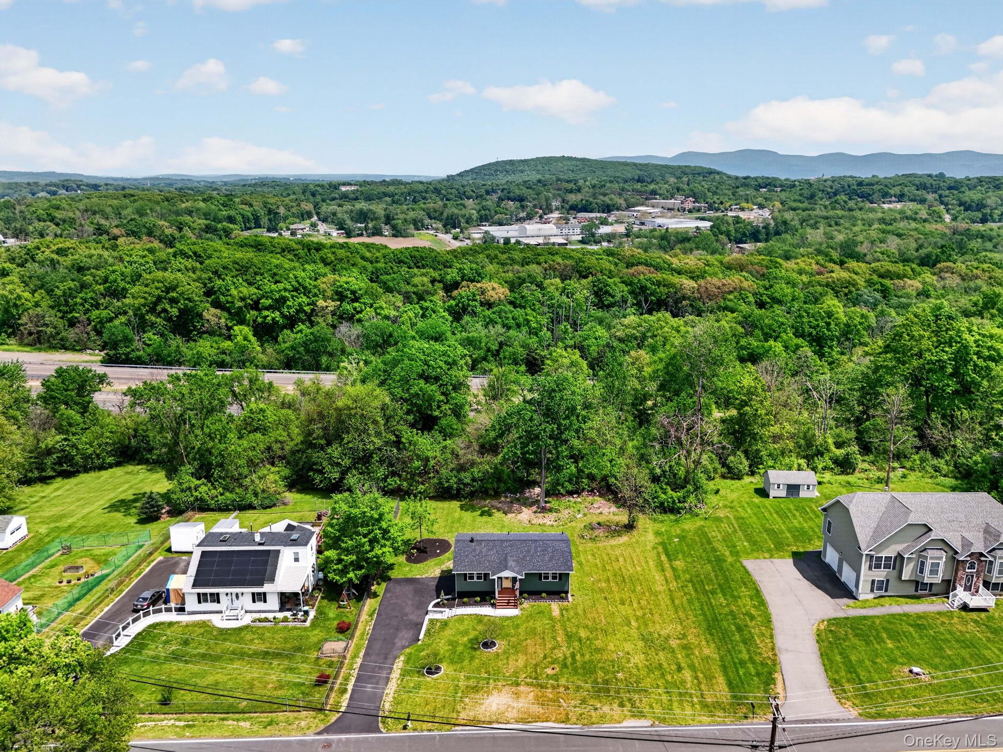 512 Riley Road New Windsor, NY 12553 - Photo 3 of 46