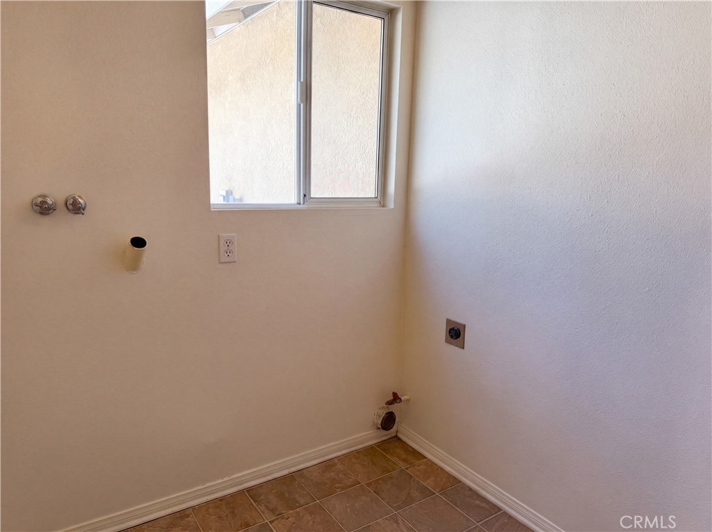 15358 Lookout Road Apple Valley, CA 92307 - Photo 12 of 28