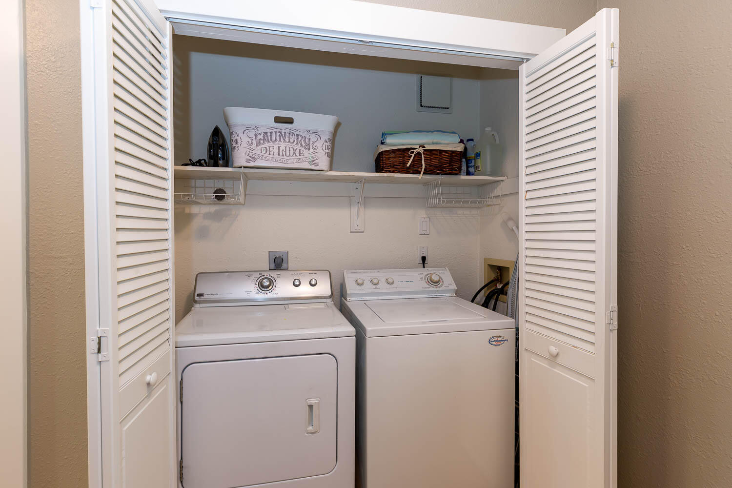 57781 Blue Goose Lane, Unit 4 Sunriver, OR 97707 - Photo 29 of 36 Laundry