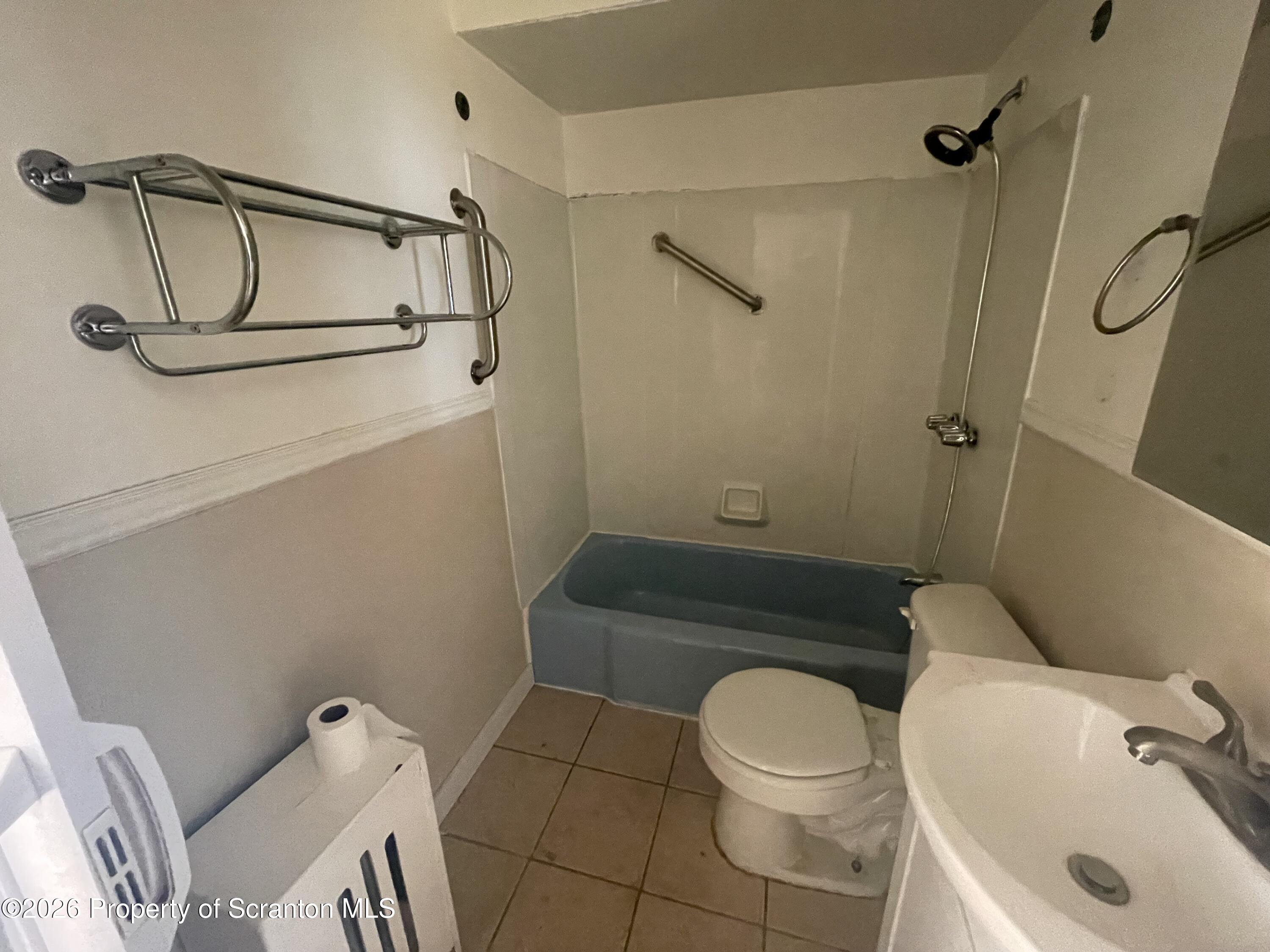 401 Putnam Street Scranton, PA 18508 - Photo 7 of 29 a bathroom with a toilet and a shower