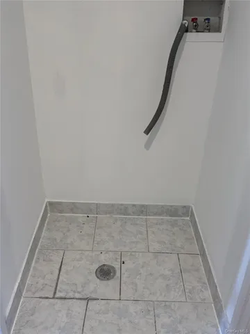 a view of a utility room