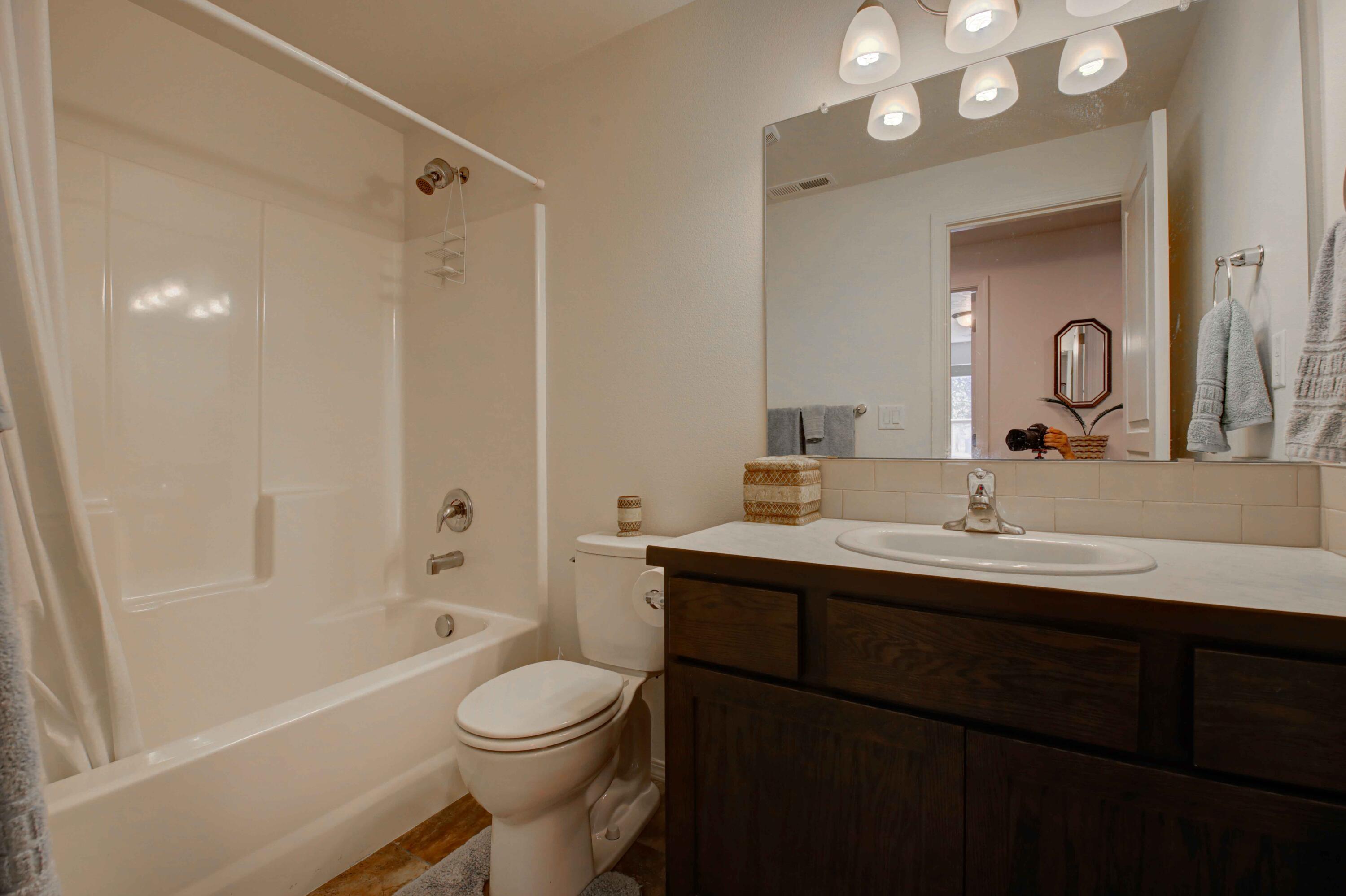 17160 Elsinore Road Bend, OR 97707 - Photo 22 of 47 a bathroom with a toilet a sink a mirror a bathtub and vanity