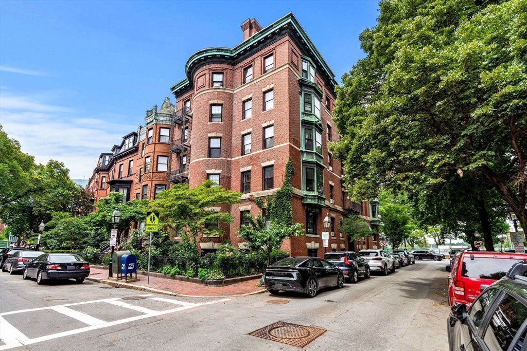 112 Pinckney Street, Unit 4 Boston, MA 02114 - Photo 24 of 27