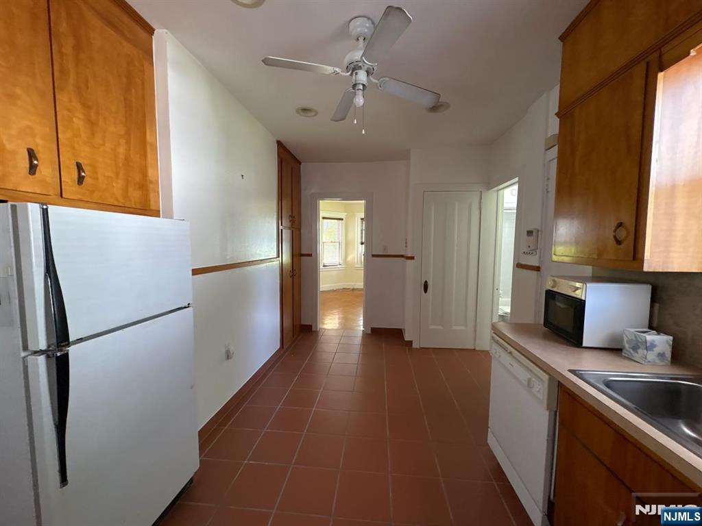 168 Orient Way, Unit 1 Rutherford, NJ 07070 - Photo 4 of 5
