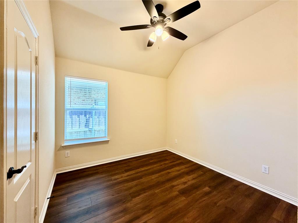 921 Raleigh Path Denton, TX 76208 - Photo 16 of 20