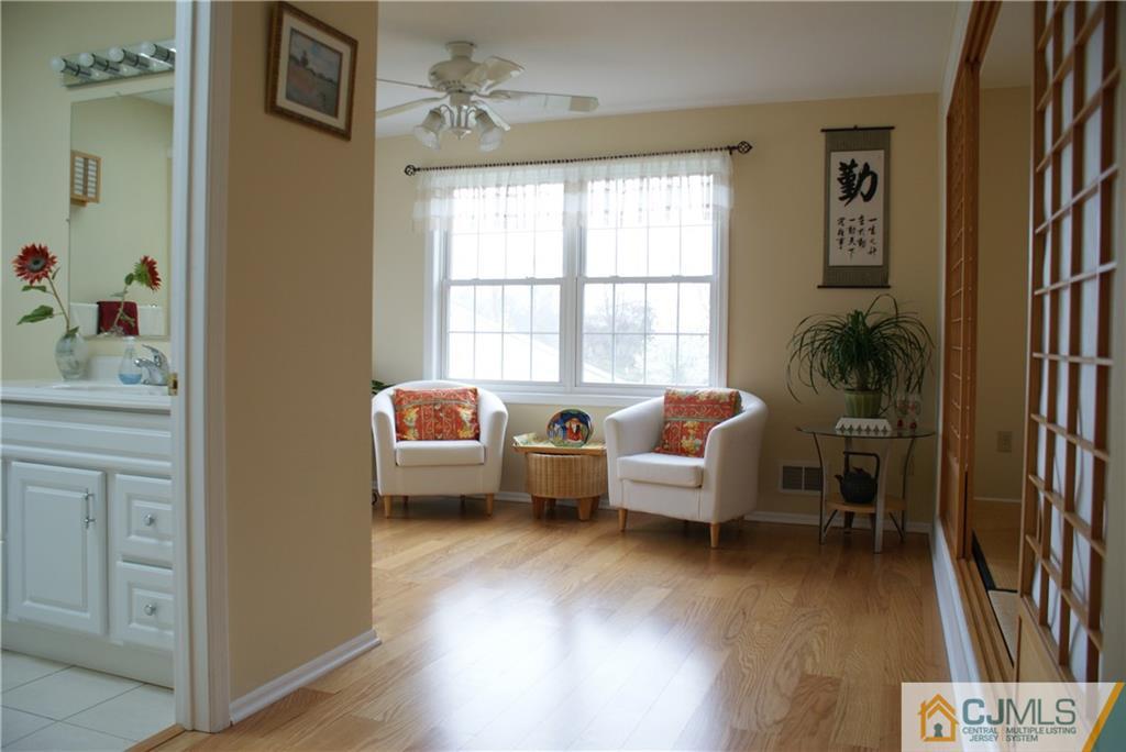 118 Woodbury Road Edison, NJ 08820 - Photo 2 of 19 Gallery Image 2