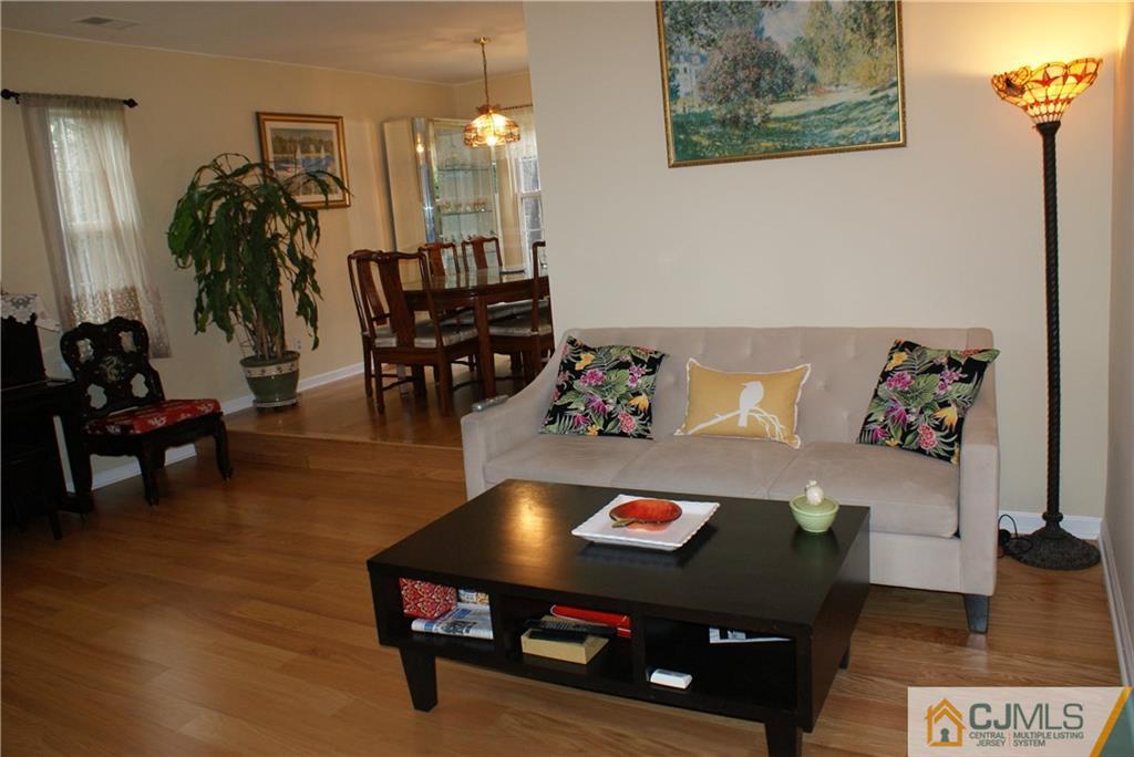 118 Woodbury Road Edison, NJ 08820 - Photo 5 of 19 Gallery Image 5
