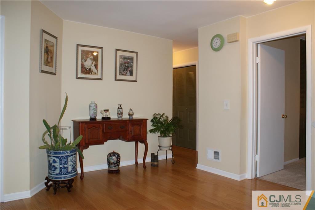 118 Woodbury Road Edison, NJ 08820 - Photo 6 of 19 Gallery Image 6