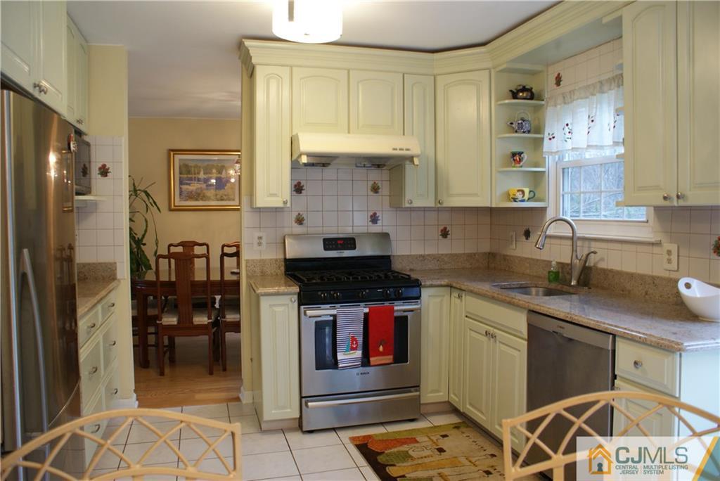 118 Woodbury Road Edison, NJ 08820 - Photo 7 of 19 Gallery Image 7