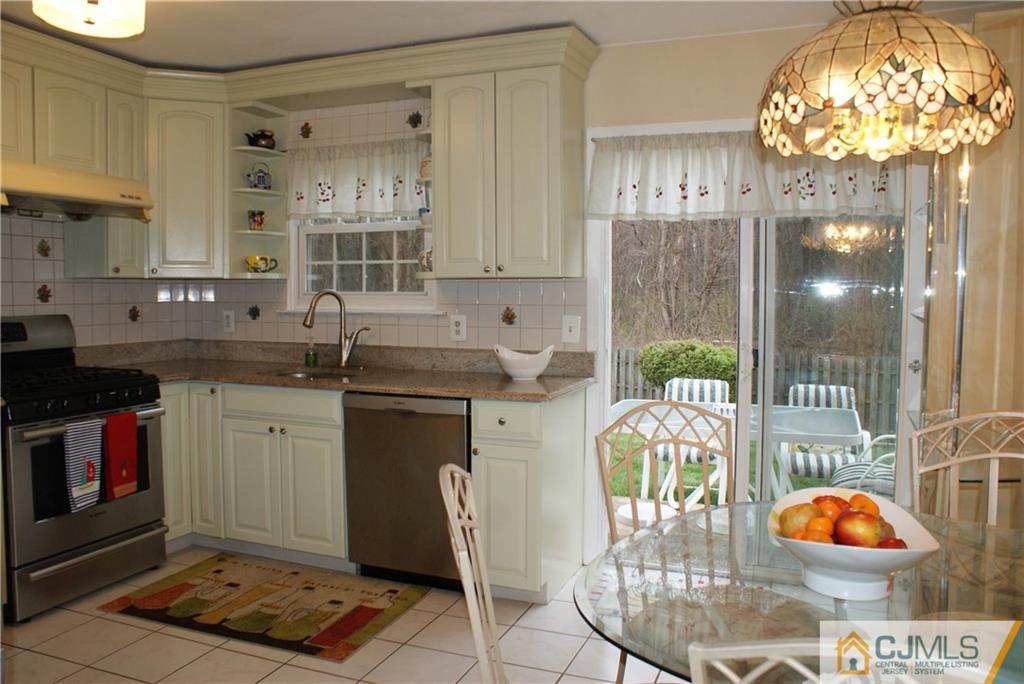 118 Woodbury Road Edison, NJ 08820 - Photo 9 of 19 Gallery Image 9
