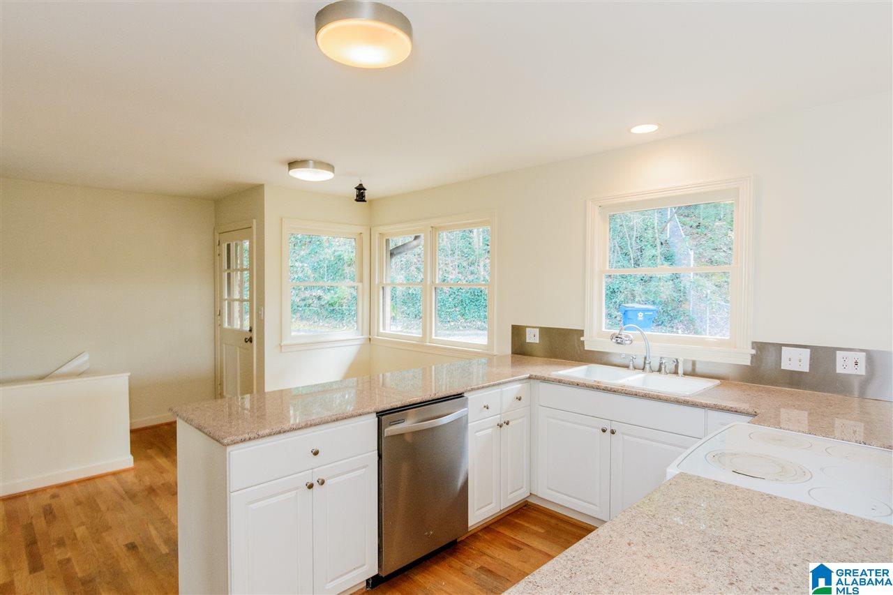 1423 Overlook Road Birmingham, AL 35209 - Photo 11 of 33