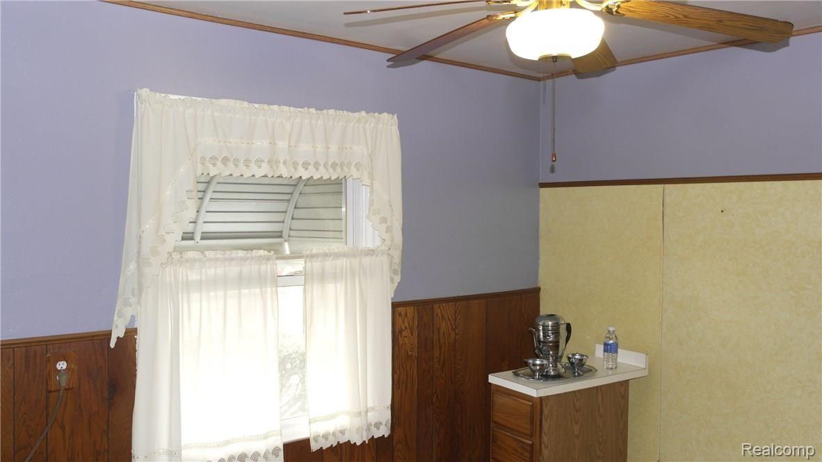26905 Andover Street Inkster, MI 48141 - Photo 6 of 30 SAM_1985.JPG