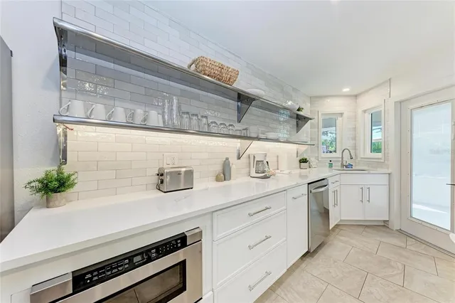 $2,095,900 | 57 North Shore Drive, Anna Maria, FL 34216