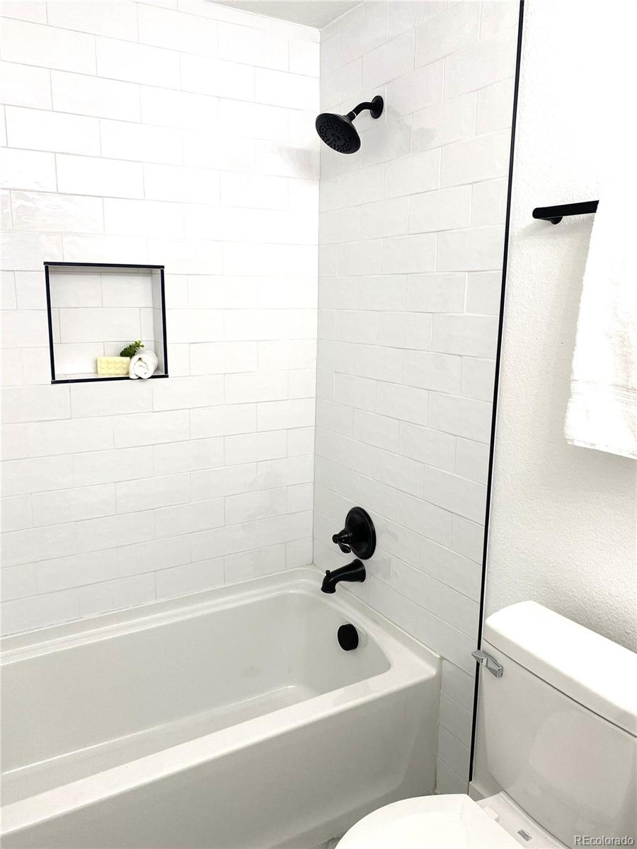 700 Busch Street Longmont, CO 80501 - Photo 17 of 27 a bathroom with a toilet and a shower