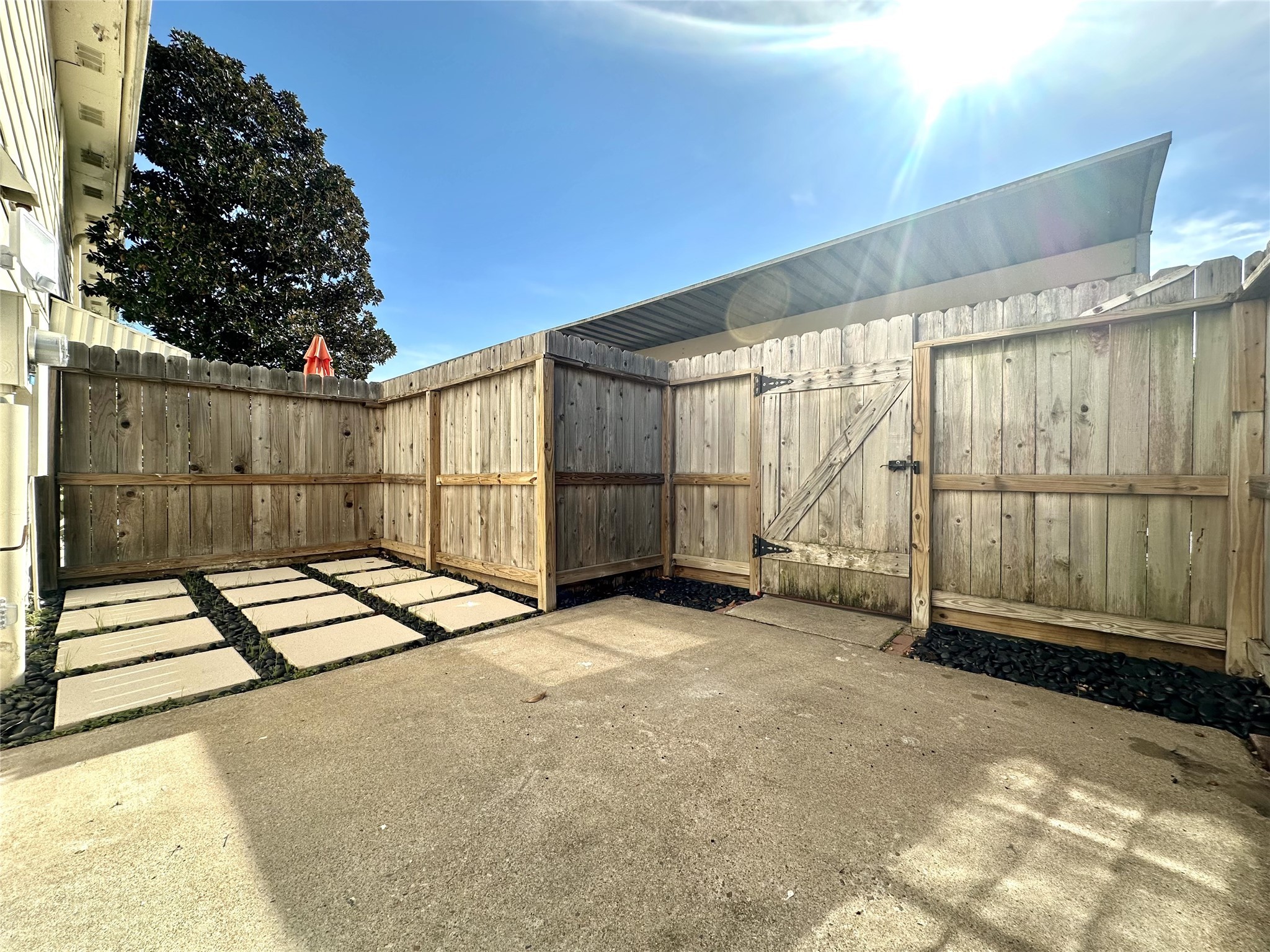 14771 Perthshire Road Houston, TX 77079 - Photo 8 of 23 a view of a garage