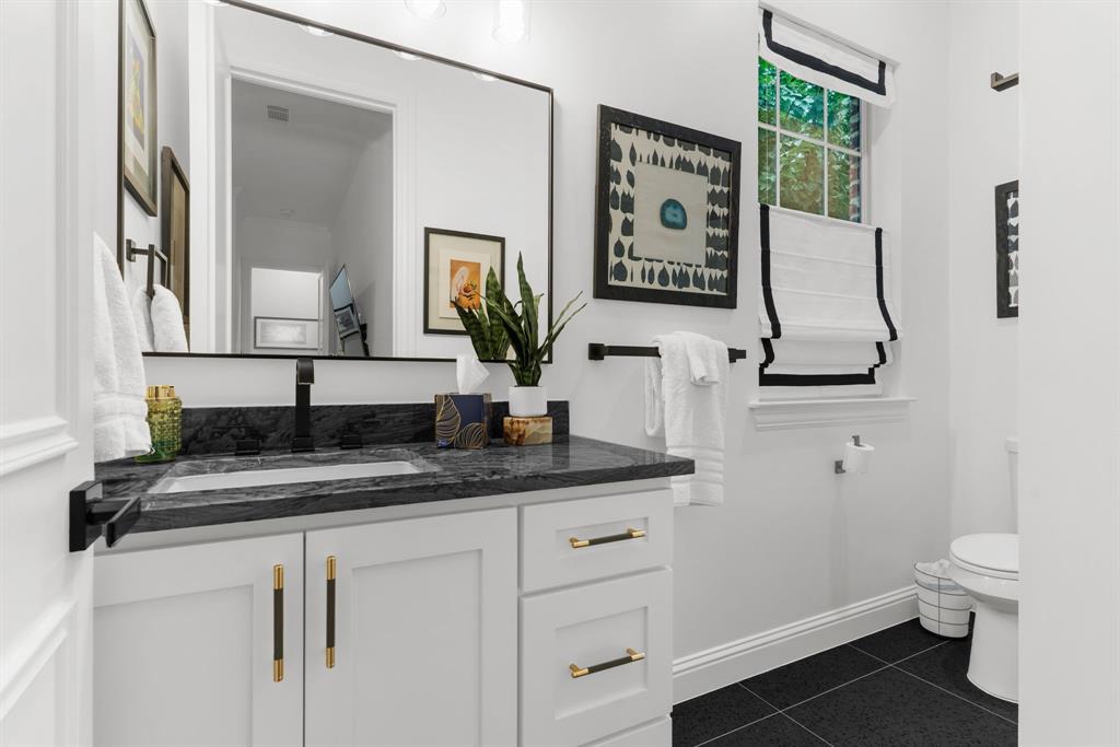 1307 Silverlake Road McKinney, TX 75072 - Photo 30 of 40 Ensuite Bath