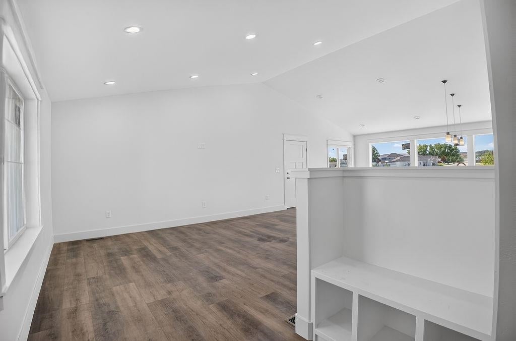 326 Lakeview Road American Falls, ID 83211 - Photo 9 of 42 Gallery Image 9