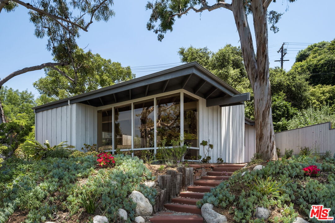316 Redwood Drive Pasadena, CA 91105 - Photo 2 of 49 a front view of a house with garden