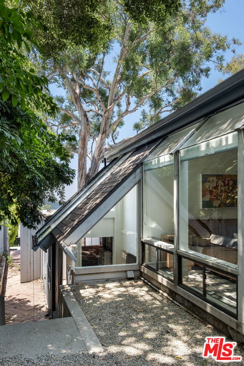 316 Redwood Drive Pasadena, CA 91105 - Photo 36 of 49 a outdoor view of a building