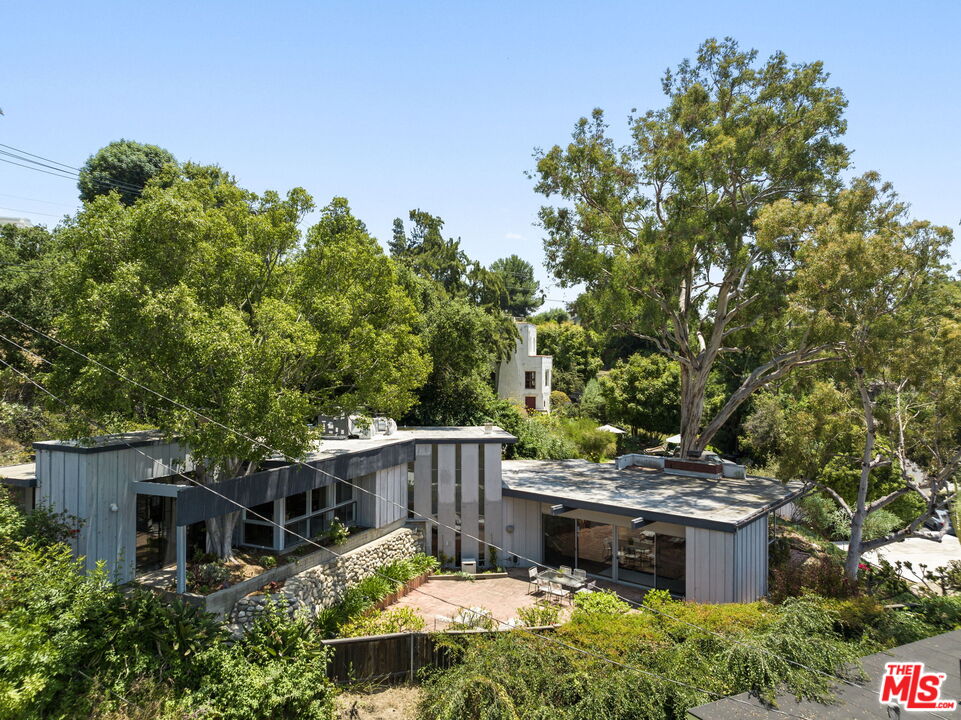 316 Redwood Drive Pasadena, CA 91105 - Photo 43 of 49 a backyard of a house with a garden and outdoor seating