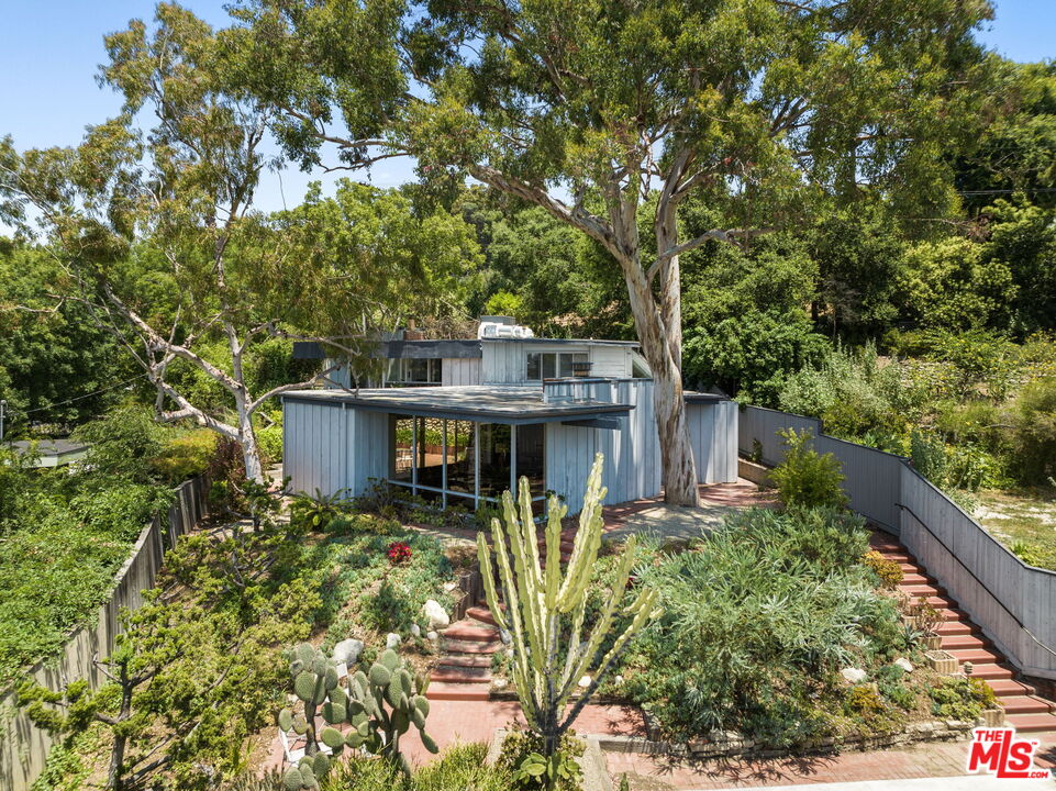 316 Redwood Drive Pasadena, CA 91105 - Photo 45 of 49 front view of a house with a small yard